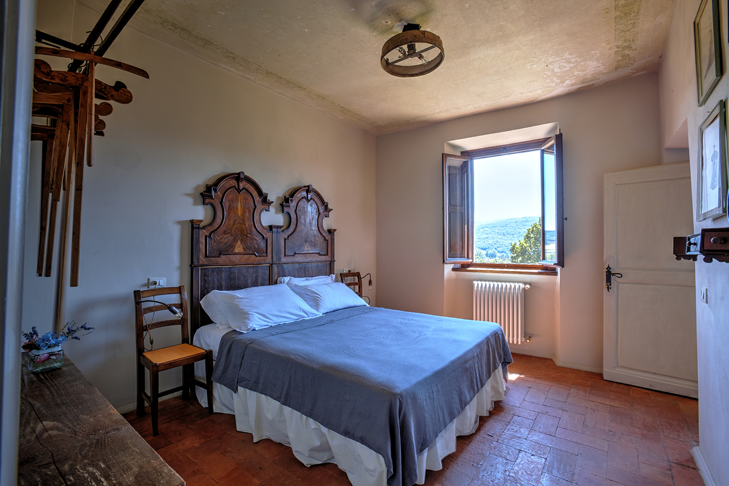 Camera Carlotta – camera doppia con bagno privato, dimora storica Casentino